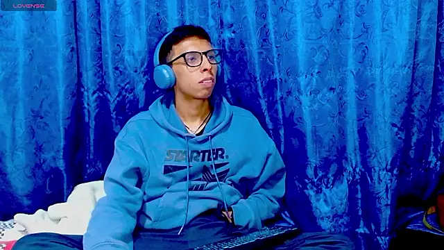 DavTwink3100 online show from February 23, 2026, 2:02 am