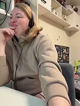 Amelia-Diamond online show from December 18, 2025, 8:30 am