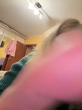 Amelia-Diamond online show from November 28, 2025, 8:31 pm