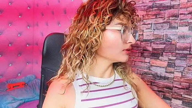 EmiliRouse  online show from January 10, 2026, 4:19 am