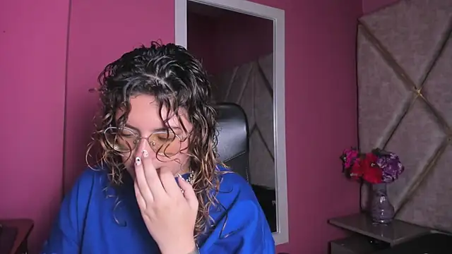 EmiliRouse  online show from November 19, 2025, 2:55 am