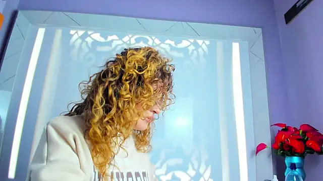 EmiliRouse  online show from October 25, 2025, 4:11 am