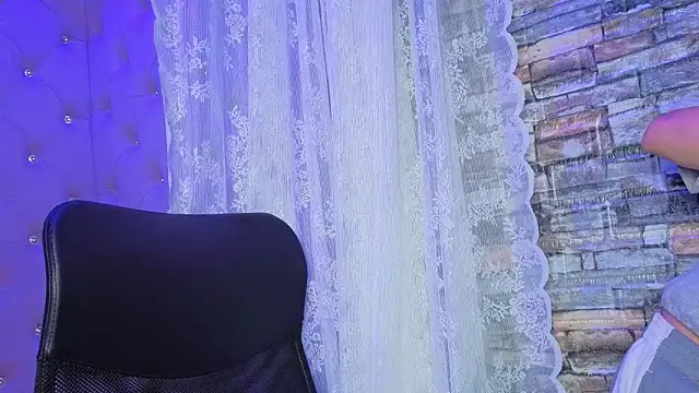 EmiliRouse  online show from November 25, 2025, 3:07 am