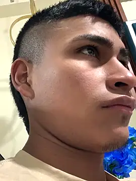 Snapshot of Emiliano_Reyes chatting on December 21, 2025, 3:19 am Emiliano Reyes online show from December 21, 2025, 3:19 am