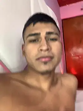 Snapshot of Emiliano_Reyes chatting on January 15, 2026, 4:27 am Emiliano Reyes online show from January 15, 2026, 4:27 am