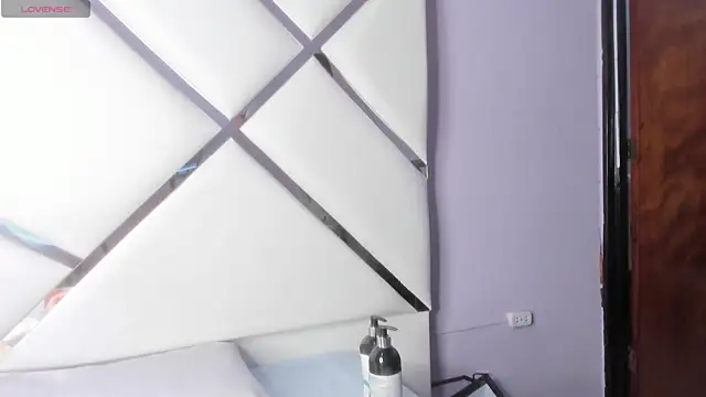 Snapshot of Emiliano_Reyes chatting on January 13, 2026, 4:27 am Emiliano Reyes online show from January 13, 2026, 4:27 am