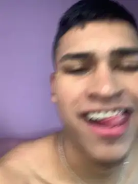 Snapshot of Emiliano_Reyes chatting on December 17, 2025, 2:49 am Emiliano Reyes online show from December 17, 2025, 2:49 am