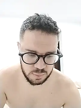 Branquinhowm online show from November 15, 2025, 4:05 am