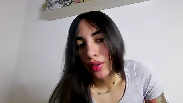 valeriahornier online show from May 14, 2026, 4:09 am