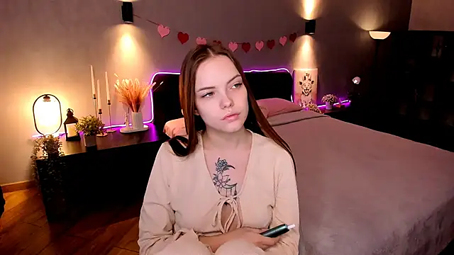 MelissaBell  online show from November 18, 2025, 2:16 am