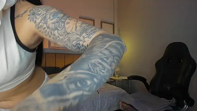 Nahome Kuperth online show from October 24, 2025, 4:00 am