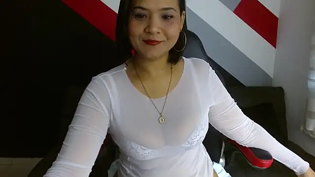 luna merie online show from November 22, 2025, 5:45 pm