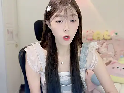 Onecutelittle online show from October 28, 2025, 6:12 am