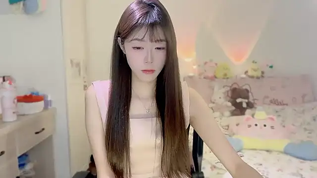 Onecutelittle online show from November 16, 2025, 5:45 am