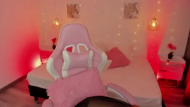 cherryvixen  online show from January 12, 2026, 10:25 pm