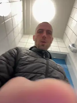 Rotteei1 online show from October 29, 2025, 9:30 am