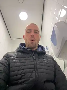 Rotteei1 online show from December 4, 2025, 9:19 am