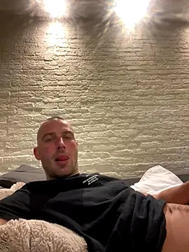 Rotteei1 online show from November 8, 2025, 1:36 pm