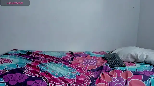 Nikki  uwu online show from November 13, 2025, 8:02 pm