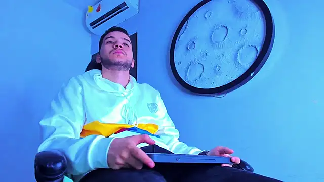 Snapshot of mike_257 chatting on February 24, 2026, 11:44 am mike 257 online show from February 24, 2026, 11:44 am