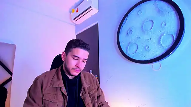 Snapshot of mike_257 chatting on February 12, 2026, 11:32 am mike 257 online show from February 12, 2026, 11:32 am