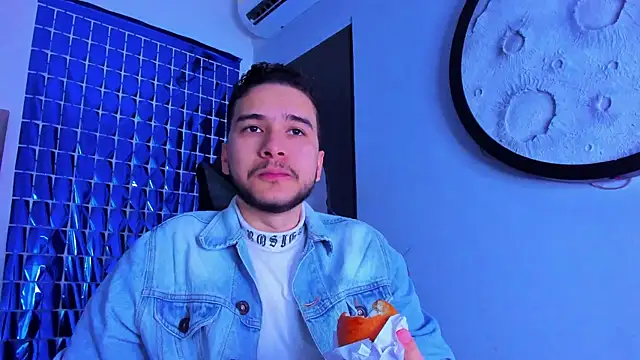 Snapshot of mike_257 chatting on March 11, 2026, 11:48 am mike 257 online show from March 11, 2026, 11:48 am