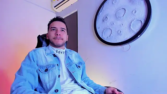 Snapshot of mike_257 chatting on February 11, 2026, 11:32 am mike 257 online show from February 11, 2026, 11:32 am