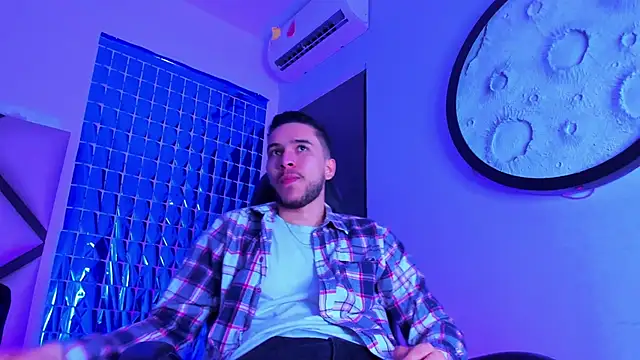 Snapshot of mike_257 chatting on March 7, 2026, 11:27 am mike 257 online show from March 7, 2026, 11:27 am