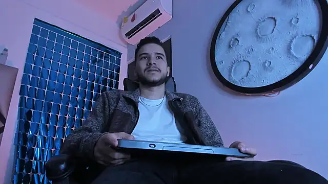 Snapshot of mike_257 chatting on March 10, 2026, 11:25 am mike 257 online show from March 10, 2026, 11:25 am