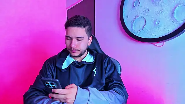 Snapshot of mike_257 chatting on March 23, 2026, 11:43 am mike 257 online show from March 23, 2026, 11:43 am