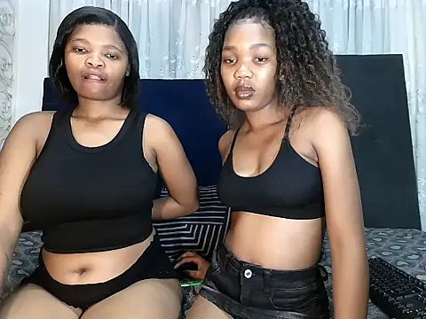 MinnieBee101 online show from April 2, 2026, 11:00 pm