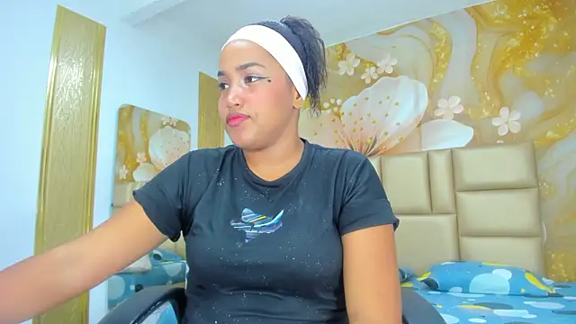 NahomiWalker  online show from February 18, 2026, 7:21 pm