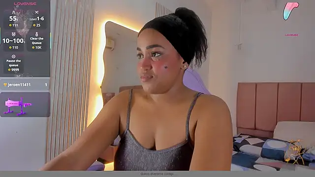 NahomiWalker  online show from January 8, 2026, 8:04 pm