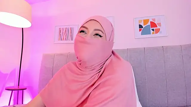 fatiima  online show from November 17, 2025, 7:07 pm