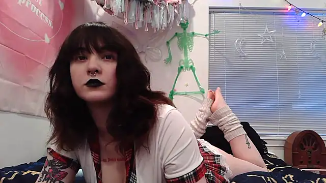 Snapshot of Trickylucy555 chatting on February 23, 2026, 11:44 am Trickylucy555 online show from February 23, 2026, 11:44 am