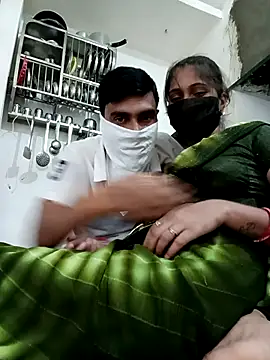 Snapshot of Priya_Couple chatting on November 1, 2025, 6:30 am Priya Couple online show from November 1, 2025, 6:30 am