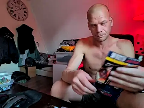Kinky Play1 online show from June 9, 2026, 7:37 pm