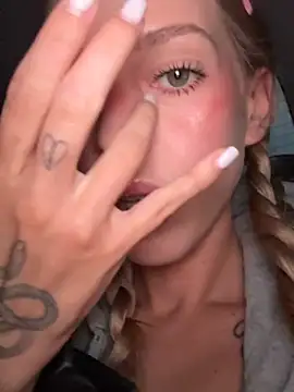 kira mia online show from March 12, 2026, 4:00 pm