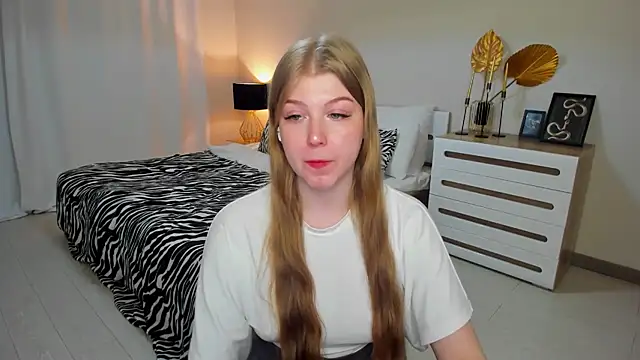 Snapshot of Stella_Light chatting on June 3, 2026, 2:33 pm Stella Light online show from June 3, 2026, 2:33 pm