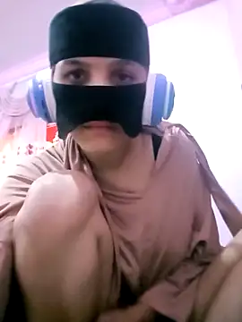 Snapshot of SandyAmr chatting on February 9, 2026, 9:29 am SandyAmr online show from February 9, 2026, 9:29 am