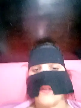 SandyAmr online show from November 11, 2025, 1:50 pm