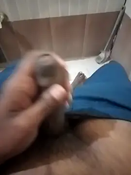 Snapshot of HeatableRevan chatting on April 7, 2026, 6:10 pm HeatableRevan online show from April 7, 2026, 6:10 pm