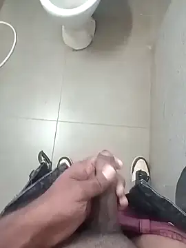 Snapshot of HeatableRevan chatting on March 21, 2026, 12:20 pm HeatableRevan online show from March 21, 2026, 12:20 pm