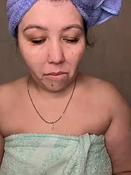 Love  Mom online show from November 16, 2025, 4:34 pm