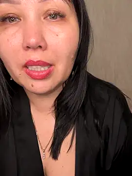 Love  Mom online show from November 14, 2025, 5:49 pm