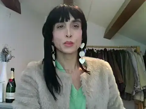 Snapshot of DeboraMee chatting on October 25, 2025, 7:51 am DeboraMee online show from October 25, 2025, 7:51 am