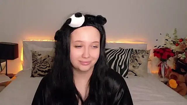 Felicia Herceg online show from October 31, 2025, 7:21 pm