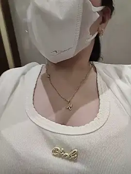 Snapshot of Mina-02 chatting on June 14, 2026, 9:54 am Mina-02 online show from June 14, 2026, 9:54 am
