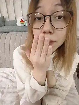 PeachyMaolin online show from April 23, 2026, 10:22 am