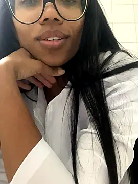 raphaelasoares online show from November 17, 2025, 6:39 am